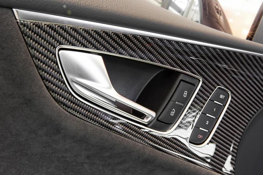 Детали интерьера Audi RS7 Sportback by Audi Exclusive 2015 года  (фото 10 из 12)
